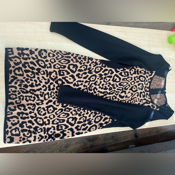 Guess leopard print mini dress, stretched, size M, back zippered, worn twice - Picture 3 of 3